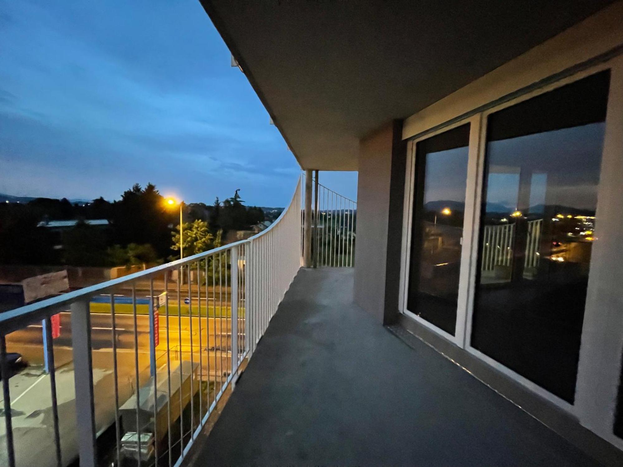 Luxusapartment Mit 40 Qm Terrasse, E-Parkplatz Und Parkplatz Graz Bagian luar foto