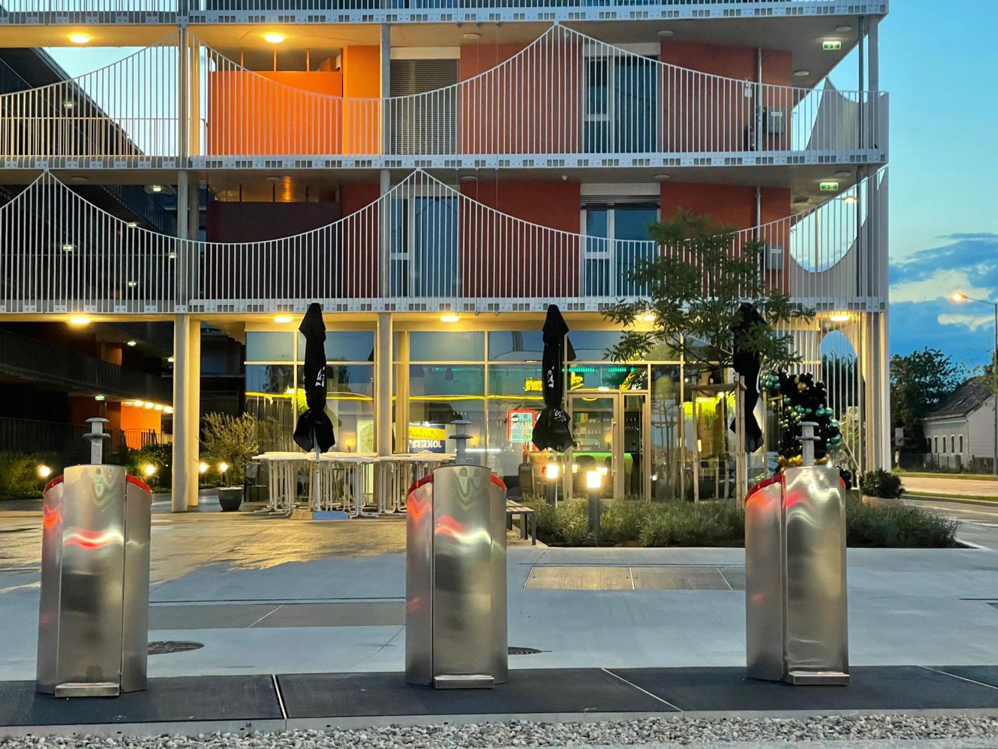 Luxusapartment Mit 40 Qm Terrasse, E-Parkplatz Und Parkplatz Graz Bagian luar foto